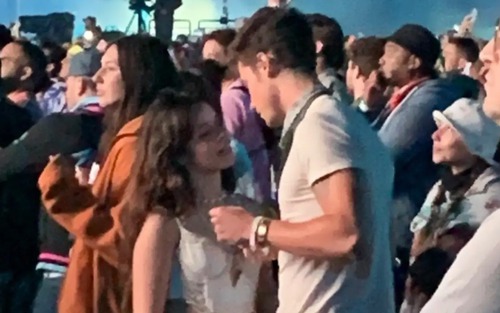 Shawn Mendes bị "tóm sống" hôn đắm đuối Camila Cabello, nghi vấn tái hợp sau 2 năm chia tay