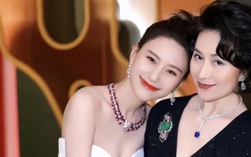 Hé lộ mối quan hệ của Hà Siêu Liên và chị gái kế vị vua sòng bạc: Cùng cha khác mẹ nhưng cực thân, nguyên nhân đến từ tiếc nuối trong quá khứ