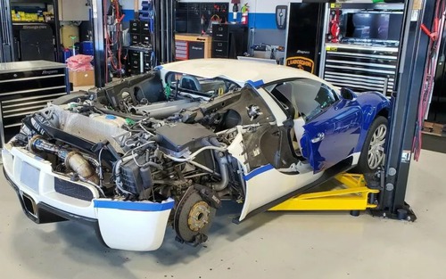 Một chiếc Bugatti Veyron như của ông Đặng Lê Nguyên Vũ tốn gần 500 triệu đồng và 2 ngày để thay chi tiết mà xe bình thường chỉ hết vài triệu