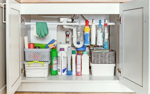 Những ý tưởng lưu trữ bên dưới bồn rửa bát khiến bạn tiếc nuối vì không biết sớm hơn