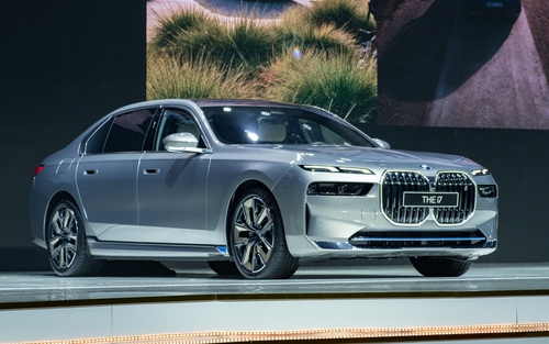 BMW i7, X7, 7-Series và 8-Series mới đồng loạt ra mắt Việt Nam: Giá từ 5,2 tỷ đồng, dồn áp lực lên Mercedes và Audi
