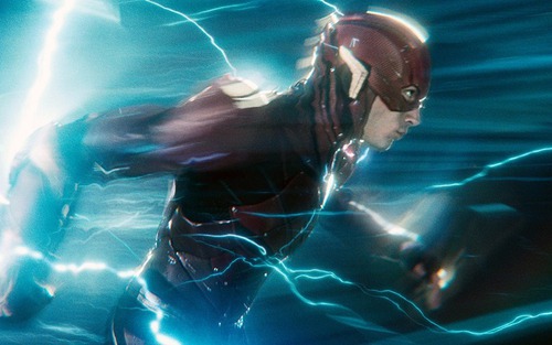 The Flash tung trailer mới, quy tụ 2 Batman, 2 Flash, thiếu vắng Superman nhưng đã có Supergirl thế chỗ