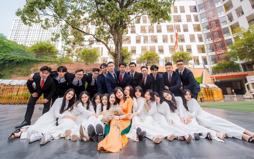 Đã tìm thấy lớp "nhà người ta" trong truyền thuyết: 100% HS được 10 điểm ngoại ngữ thi tốt nghiệp THPT, điểm IELTS trung bình 7.5