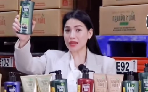 Thuê 'chiến thần tóp tóp' bán phá giá chai dầu gội với giá 11.000 - 18.000 đồng, hãng Dược phẩm nổi tiếng hứng chịu 'mưa gạch đá' 