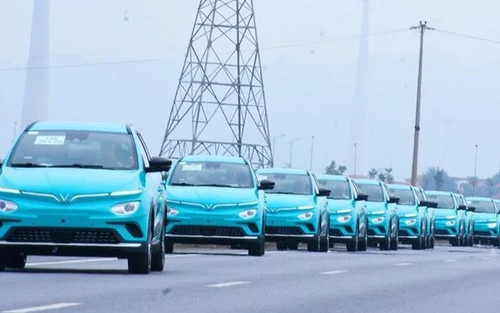 Taxi điện VinFast khác gì với taxi xăng? Khi tắc đường thấy rõ ưu thế!
