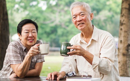 Đến tuổi xế chiều, có 2 điều càng 'tiết kiệm' với con cháu càng tốt: Gia đình êm ấm hay không đều phụ thuộc vào đây