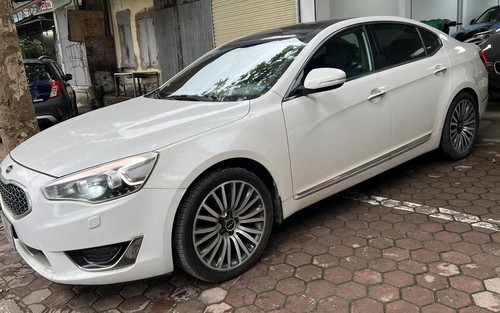 Có gần 600 triệu mà không mua Vios mới thì có thể cân nhắc chiếc Kia Cadenza này: Đời 2015, chạy 13 vạn km, quá nhiều 'option'