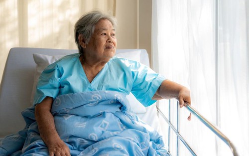 Sau lần nhập viện một mình, tôi quyết bán nhà khoảng 3 tỷ đồng vào viện dưỡng lão: Mong dựa vào con cái may rủi chẳng khác chờ trúng số