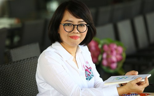Nhà thơ Huỳnh Mai Liên: Nhắm mắt, thở nhẹ là thế giới tuổi thơ ùa về