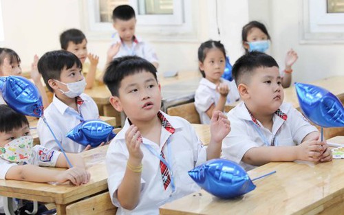 Năm học 2023-2024: Hà Nội tạm dừng hỗ trợ, thu học phí ở mức sàn