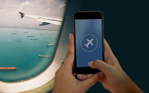 Đây là lý do thực sự khiến chúng ta phải bật "chế độ máy bay": Hóa ra không phải vì sợ làm máy bay rơi, có một thứ khác đáng lo chẳng kém!