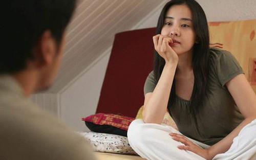 Vừa đòi bỏ cô vợ "ăn bám", chồng sợ không thốt nên lời với sự xuất hiện của chiếc xe sang cùng người đàn ông bước xuống 