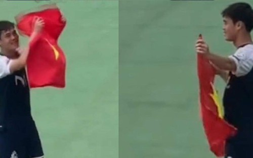 Tự hào khoảnh khắc Văn Toàn mang cờ Việt Nam xuống sân, cởi áo tặng CĐV Hàn Quốc