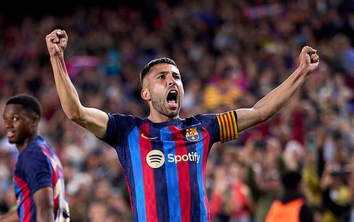 Jordi Alba nối gót Busquets chuẩn bị rời Barca