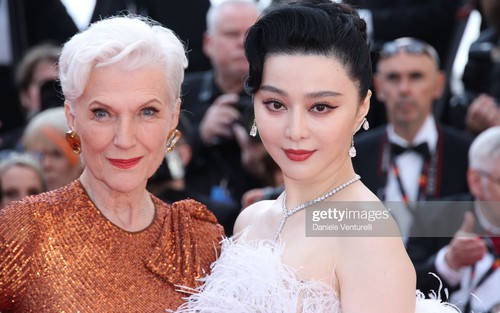Người mẹ siêu mẫu của tỷ phú Elon Musk rủ Phạm Băng Băng 'diễn' trên thảm đỏ Cannes