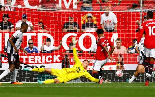 De Gea lại hóa 'người nhện', MU ngược dòng đánh bại Fulham ở trận cầu hạ màn