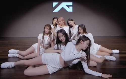 Động thái đầu tiên của 'em gái' Blackpink sau khi dính scandal càng khiến fan bức xúc