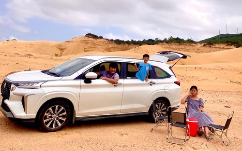 Ham vui đem Toyota Veloz đi đồi cát ở Bình Định rồi suýt sa lầy, chủ xe thoát nạn nhờ ‘nảy số’ nhớ ra mẹo đọc trên mạng