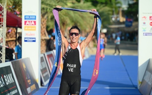 'Siêu nhân' Phạm Tiến Sản trên đường đua Triathlon