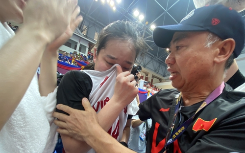 Cặp song sinh của bóng rổ Việt Nam nén nỗi đau mất người thân để giành HCV SEA Games 32