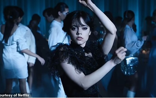 Jenna Ortega của 'Wednesday' chiến thắng ngoạn mục tại lễ trao giải MTV Movie & TV 2023