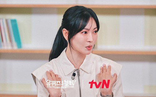 'Ác nữ Penthouse' Kim So Yeon từng bị fan cuồng khủng bố vì diễn chung với nhóm nhạc nam nổi tiếng