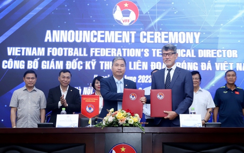 Tân giám đốc kỹ thuật VFF chung tham vọng đưa Việt Nam dự World Cup với HLV Troussier