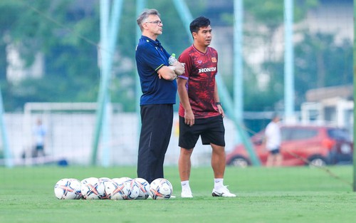 HLV Troussier ‘chơi chiêu’ lạ trước ngày chốt danh sách đấu Hong Kong