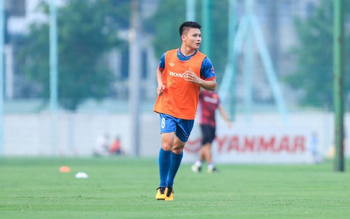 Gút danh sách đấu Hong Kong, HLV Troussier khiến nhiều người ngỡ ngàng