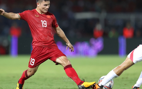 HLV Troussier 'mở khoá' Quang Hải bất thành