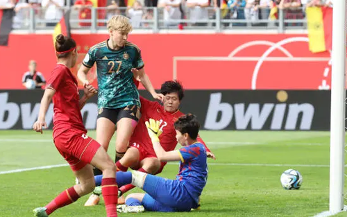 'Bức tường thép' của ĐT nữ Việt Nam chia sẻ bất ngờ sau khi làm nản lòng đối thủ số 2 thế giới