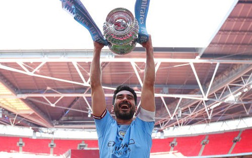 Gundogan, 32 tuổi vẫn như người không phổi, thủ lĩnh thực sự của Pep Guardiola