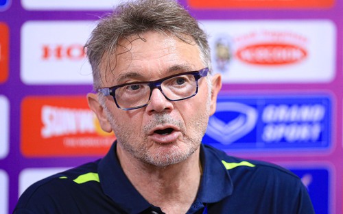 HLV Troussier: ‘Đội tuyển Việt Nam chưa đến tầm châu Á, phải tiến một bước nữa’