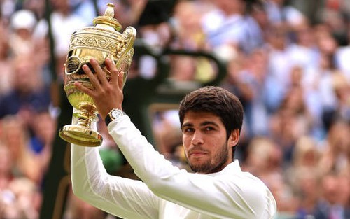 Carlos Alcaraz vô địch Wimbledon 2023: Từ cơn chuột rút ở Paris đến sự lì lợm ở London để quật ngã một Djokovic 'vĩ đại'