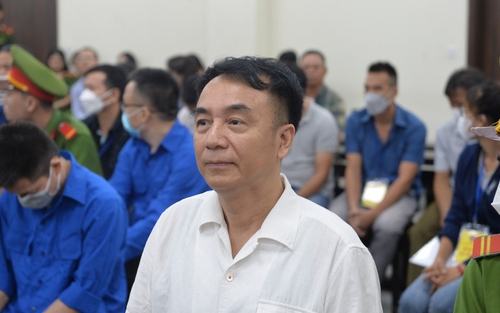 Cựu Phó Cục trưởng Cục Quản lý thị trường Trần Hùng cùng 35 đồng phạm ra hầu tòa