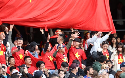 Ghi chép từ sân Eden Park: Và trên khán đài, họ hát: 'Việt Nam, Hồ Chí Minh'