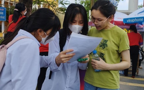 Thi tốt nghiệp THPT 2023: Bộ GD&ĐT thừa nhận 1 câu Tiếng Anh có 2 đáp án