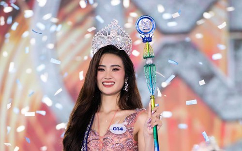 Bố của Hoa hậu Ý Nhi nói gì về tin con gái muốn trả vương miện?