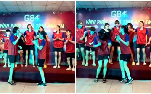 Thanh Thúy cùng ĐT bóng chuyền nữ Việt Nam thể hiện tiết mục văn nghệ 'cây nhà lá vườn', CĐV chỉ biết cười ngả nghiêng
