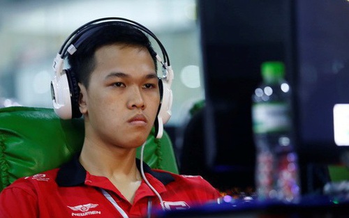 Chim Sẻ Đi Nắng bén duyên AOE từ lớp 7, chơi game có tiền là nhờ mẹ giữ, 25 tuổi đã là huyền thoại số 1 thế giới