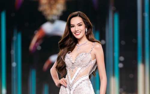 Tân Hoa hậu Lê Hoàng Phương từng được mẹ định bán nhà để thi sắc đẹp 