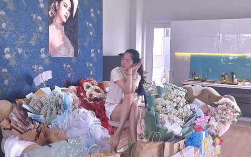 Nam Em được người hâm mộ tặng 'hoa tiền' sau một đêm, ai cũng ngưỡng mộ