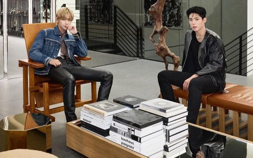 Mê mẩn với màn đọ dáng của 2 chàng 'Celine Boy' V BTS và Park Bo Gum