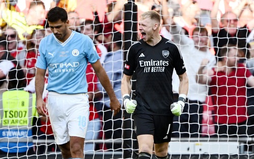 Aaron Ramsdale vẫn là người hùng của Arsenal từ thách thức David Raya