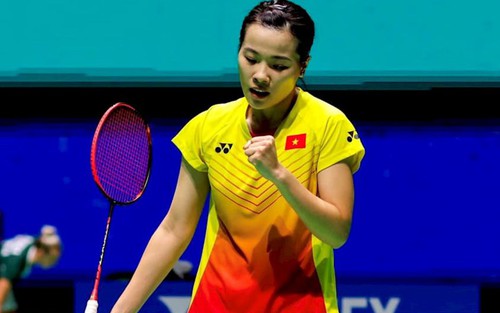 Hình ảnh tay vợt Nguyễn Thùy Linh lủi thủi một mình đất khách quê người khiến nhiều CĐV Việt Nam chạnh lòng