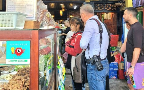 31 người nghi bị ngộ độc sau khi ăn bánh mỳ ở Hội An