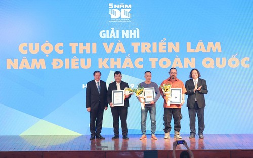 Trao giải thưởng Cuộc thi và triển lãm 5 năm Điêu khắc toàn quốc