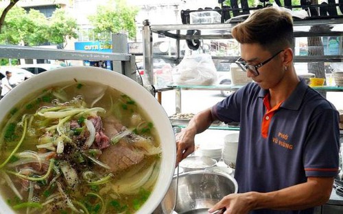 Chàng thanh niên trẻ bỏ đam mê DJ, về nối nghiệp quán phở 3 đời của gia đình