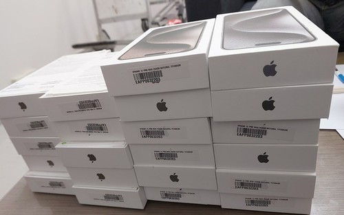 Bắt giữ 36 Iphone 15 Pro Max nhập lậu qua sân bay Tân Sơn Nhất