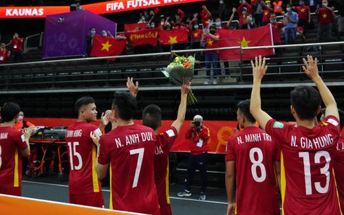ĐT Việt Nam cầm hòa đại diện châu Âu, làm nên lịch sử tại World Cup và khiến truyền thông bạn phải khen ngợi